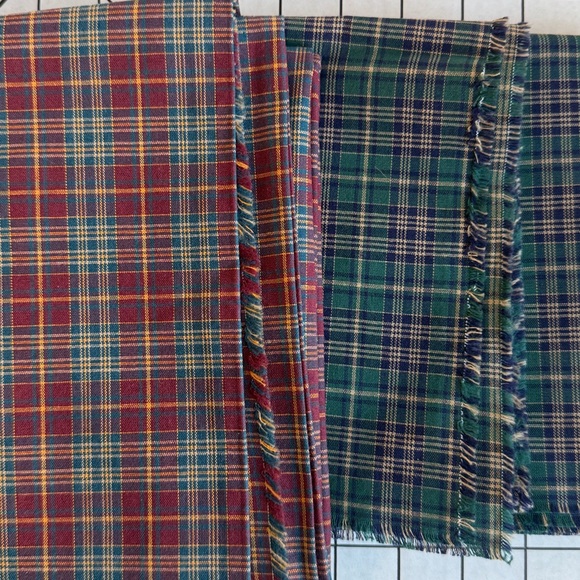 Lot of 2 Vintage Plaid Cotton Fabrics–Burgundy 1 Yard x 58” + Green ¾ Yard x 60" - Picture 12 of 12